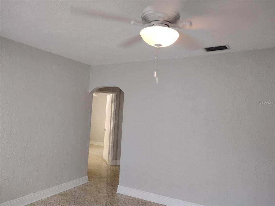 For Rent: $2,500 (3 beds, 1 baths, 1093 Square Feet)