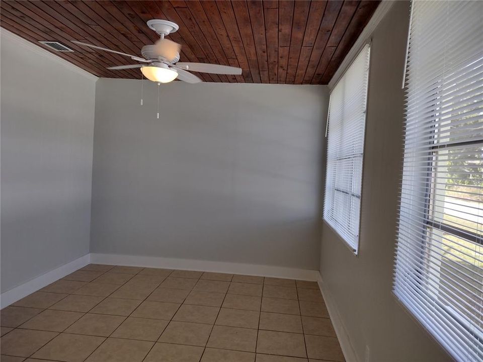 For Rent: $2,500 (3 beds, 1 baths, 1093 Square Feet)