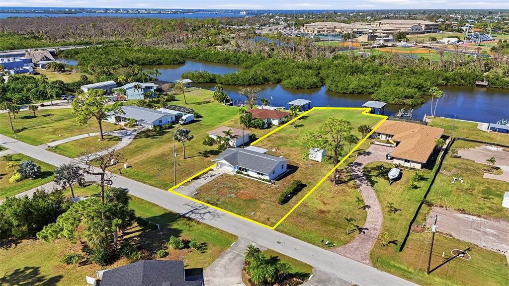 На продажу: $589,000 (2 спален, 2 ванн, 1284 Квадратных фут)