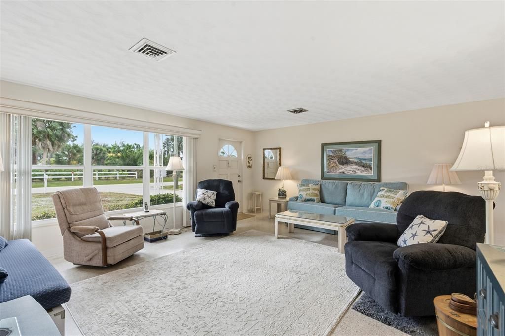 На продажу: $589,000 (2 спален, 2 ванн, 1284 Квадратных фут)