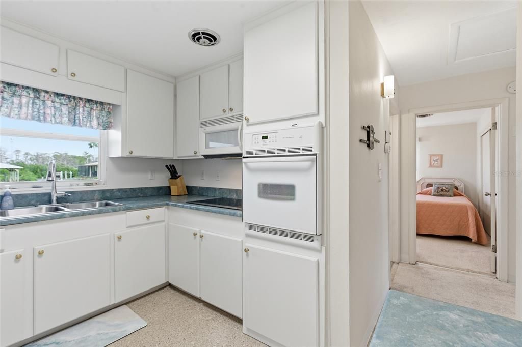 На продажу: $589,000 (2 спален, 2 ванн, 1284 Квадратных фут)