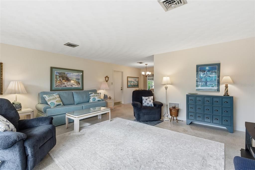 На продажу: $589,000 (2 спален, 2 ванн, 1284 Квадратных фут)