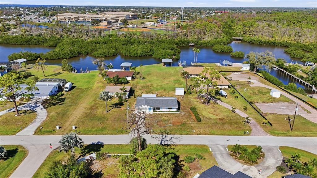 На продажу: $589,000 (2 спален, 2 ванн, 1284 Квадратных фут)