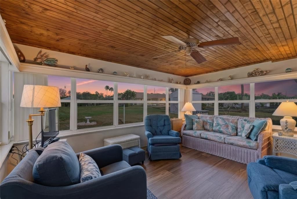 На продажу: $589,000 (2 спален, 2 ванн, 1284 Квадратных фут)