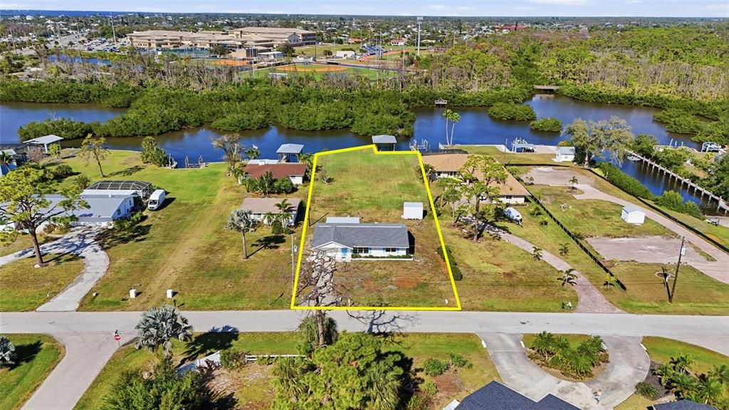 На продажу: $589,000 (2 спален, 2 ванн, 1284 Квадратных фут)