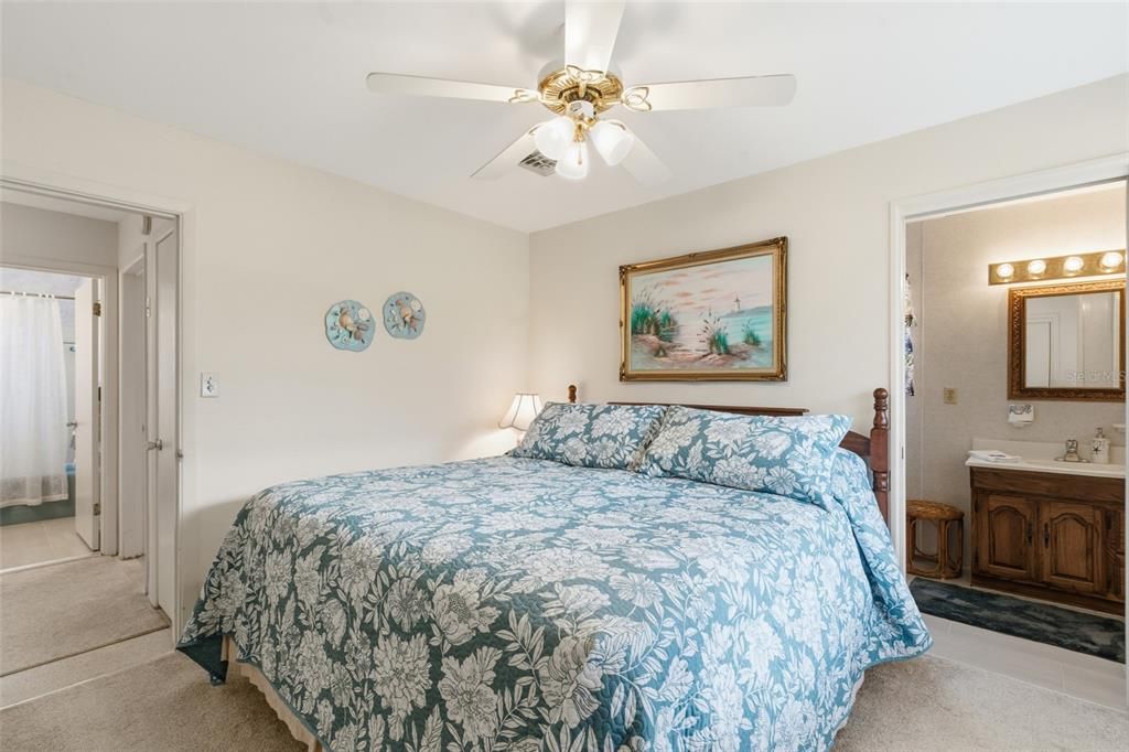 На продажу: $589,000 (2 спален, 2 ванн, 1284 Квадратных фут)