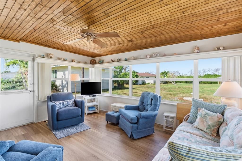 На продажу: $589,000 (2 спален, 2 ванн, 1284 Квадратных фут)