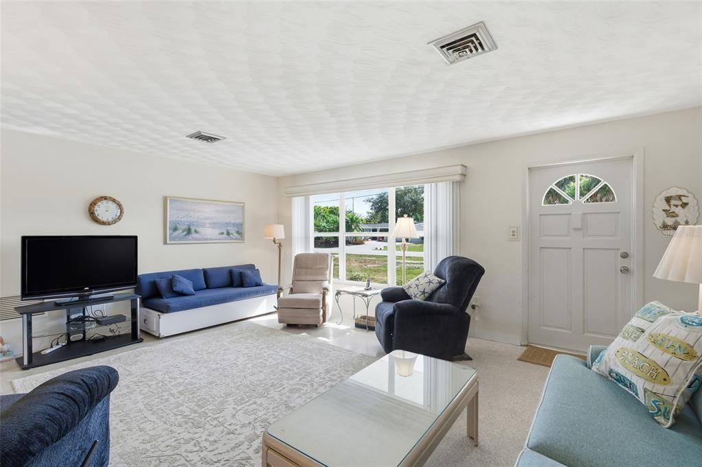 На продажу: $589,000 (2 спален, 2 ванн, 1284 Квадратных фут)