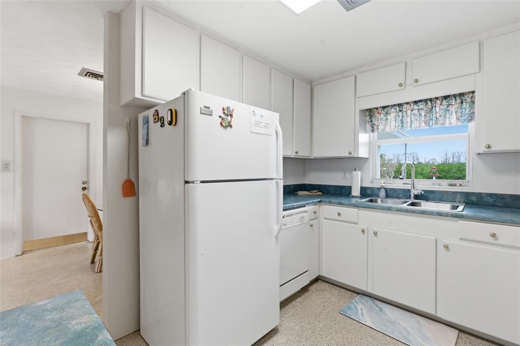 На продажу: $589,000 (2 спален, 2 ванн, 1284 Квадратных фут)