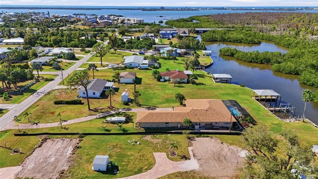 На продажу: $589,000 (2 спален, 2 ванн, 1284 Квадратных фут)