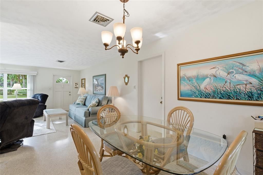 На продажу: $589,000 (2 спален, 2 ванн, 1284 Квадратных фут)