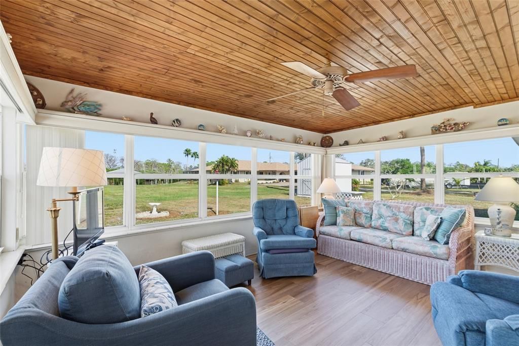 На продажу: $589,000 (2 спален, 2 ванн, 1284 Квадратных фут)