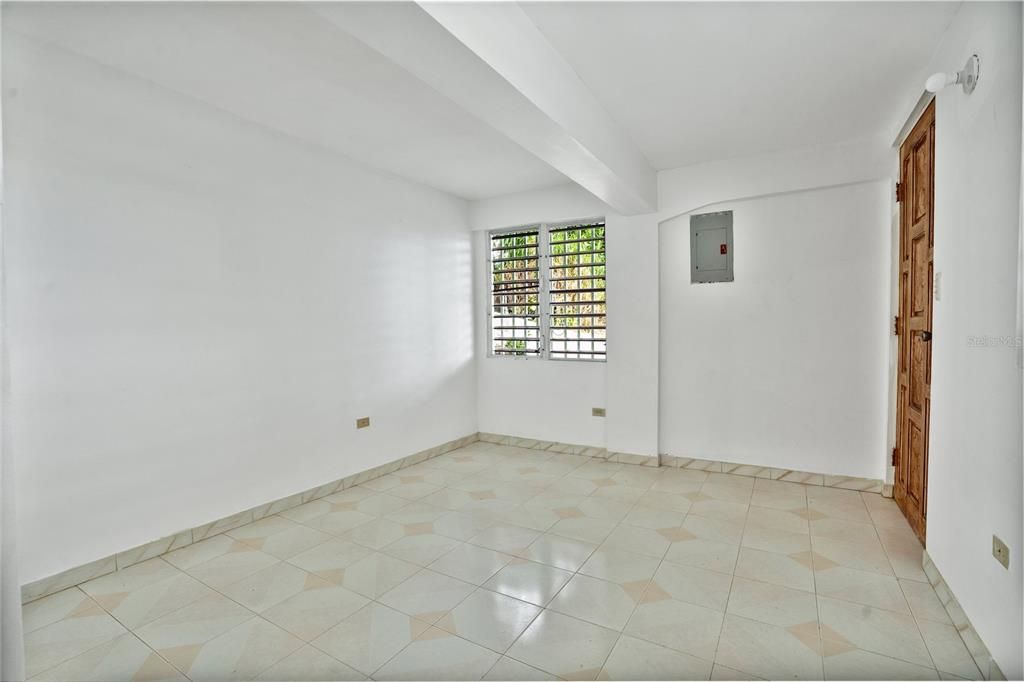 En Venta: $329,000 (7 camas, 4 baños, 2100 Pies cuadrados)