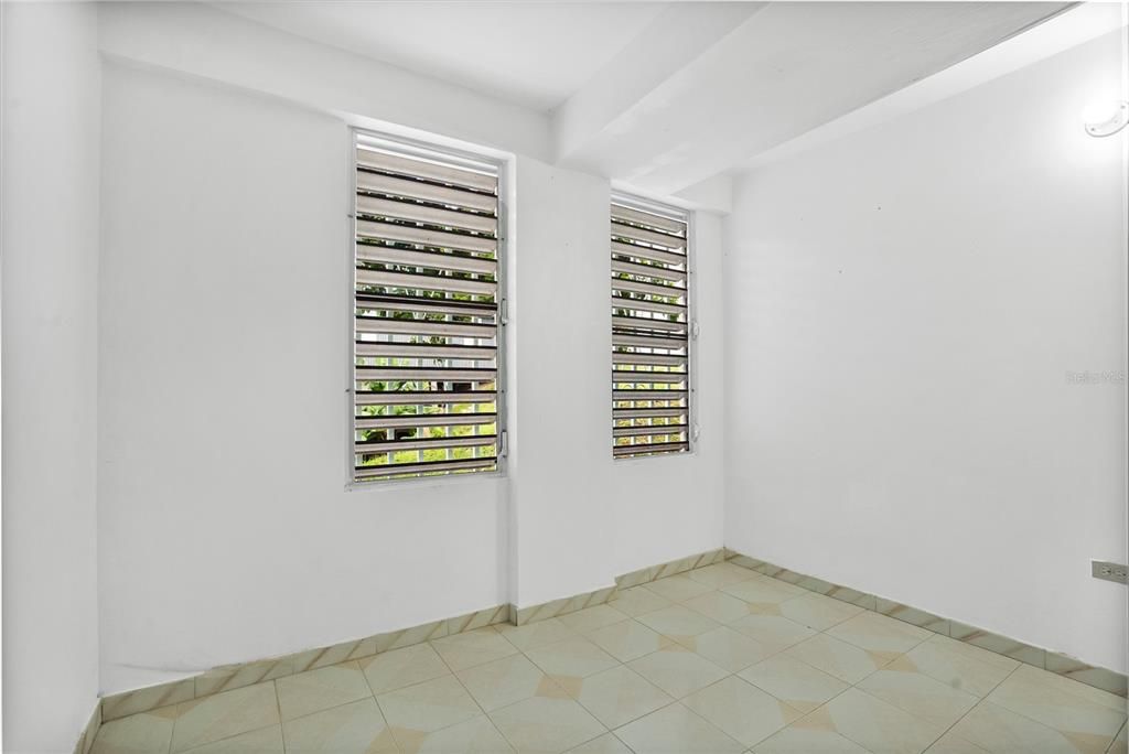 En Venta: $329,000 (7 camas, 4 baños, 2100 Pies cuadrados)