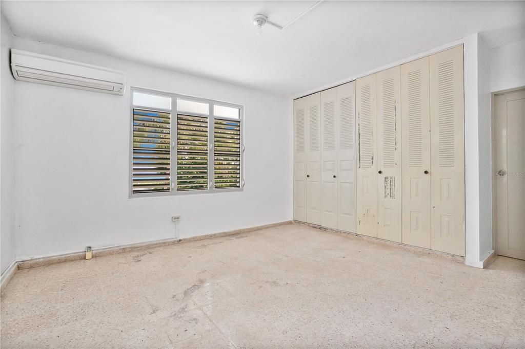 En Venta: $329,000 (7 camas, 4 baños, 2100 Pies cuadrados)