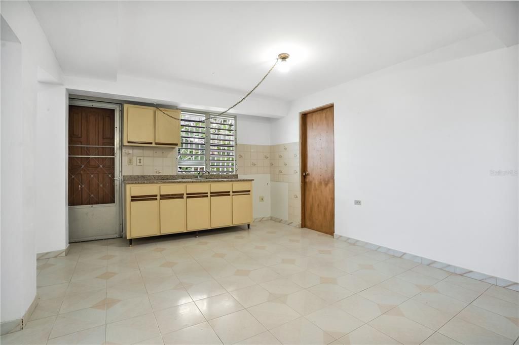 En Venta: $329,000 (7 camas, 4 baños, 2100 Pies cuadrados)