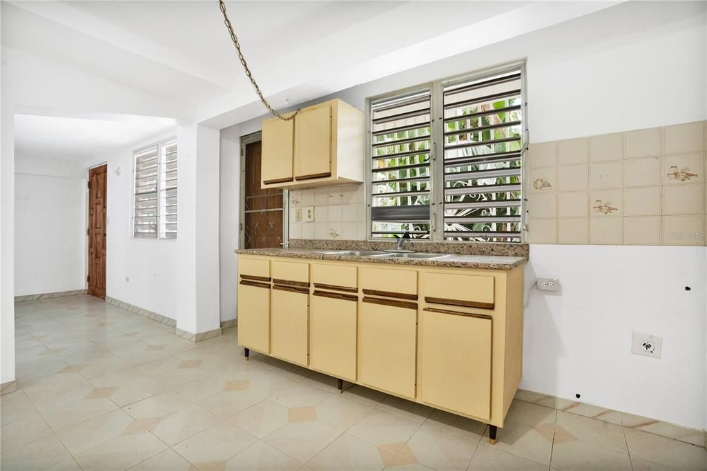 En Venta: $329,000 (7 camas, 4 baños, 2100 Pies cuadrados)