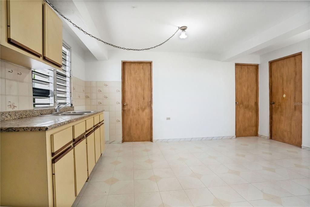 En Venta: $329,000 (7 camas, 4 baños, 2100 Pies cuadrados)