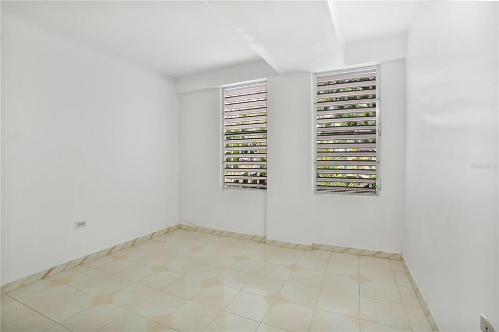 En Venta: $329,000 (7 camas, 4 baños, 2100 Pies cuadrados)