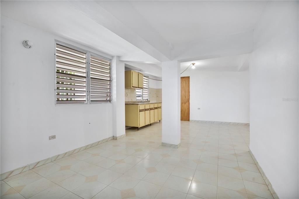 En Venta: $329,000 (7 camas, 4 baños, 2100 Pies cuadrados)