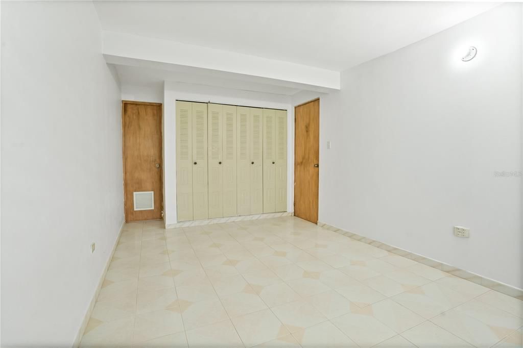 En Venta: $329,000 (7 camas, 4 baños, 2100 Pies cuadrados)