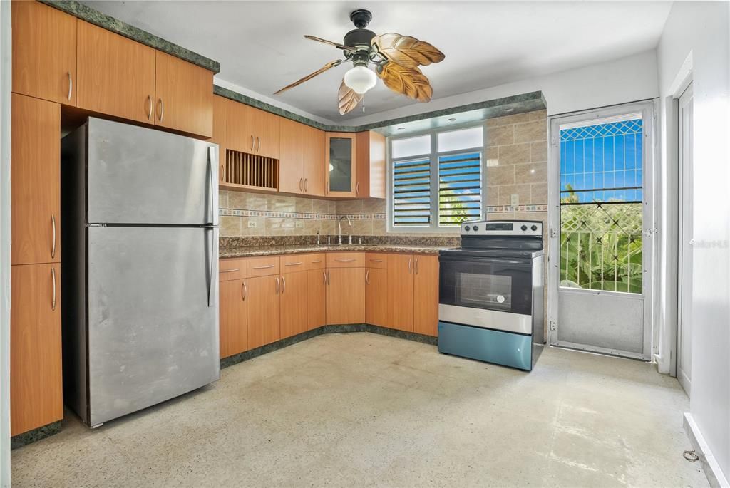 En Venta: $329,000 (7 camas, 4 baños, 2100 Pies cuadrados)