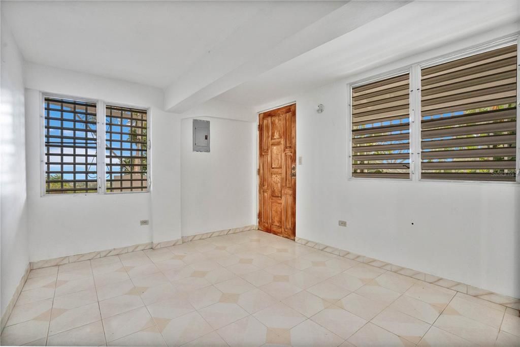 En Venta: $329,000 (7 camas, 4 baños, 2100 Pies cuadrados)