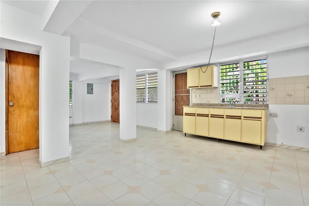 En Venta: $329,000 (7 camas, 4 baños, 2100 Pies cuadrados)