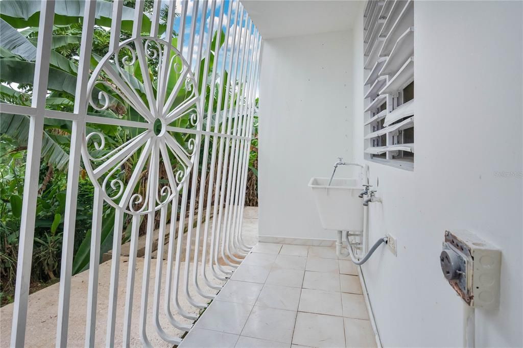 En Venta: $329,000 (7 camas, 4 baños, 2100 Pies cuadrados)