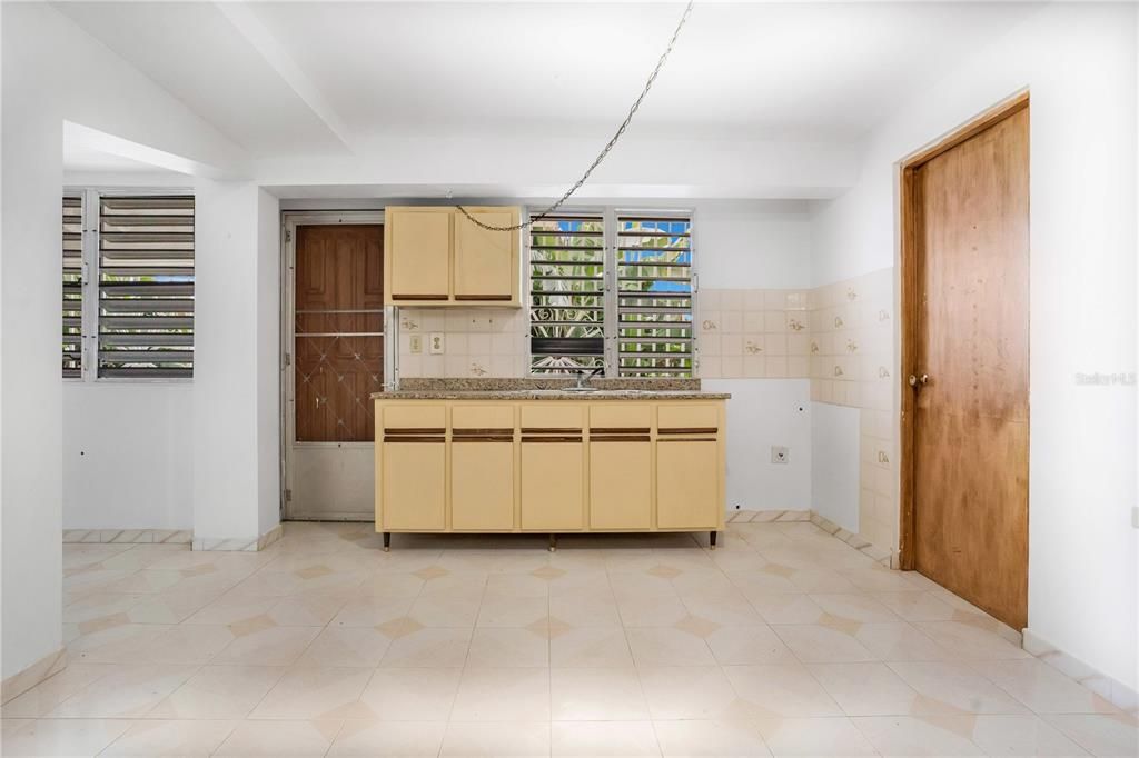 En Venta: $329,000 (7 camas, 4 baños, 2100 Pies cuadrados)