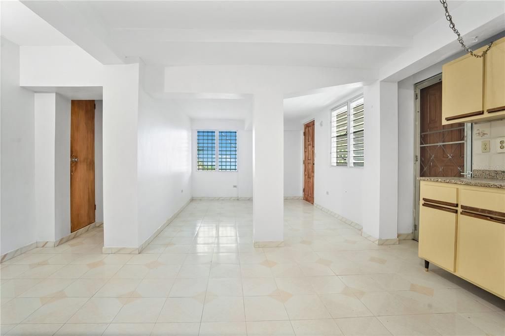 En Venta: $329,000 (7 camas, 4 baños, 2100 Pies cuadrados)