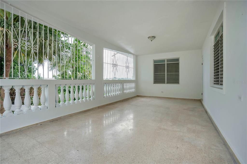 En Venta: $329,000 (7 camas, 4 baños, 2100 Pies cuadrados)