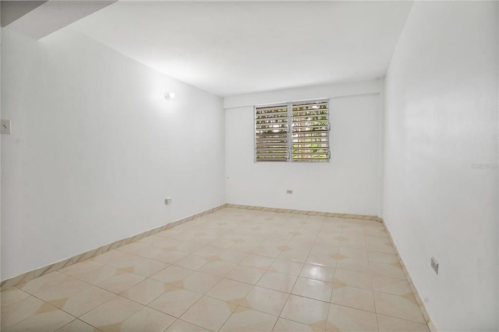 En Venta: $329,000 (7 camas, 4 baños, 2100 Pies cuadrados)