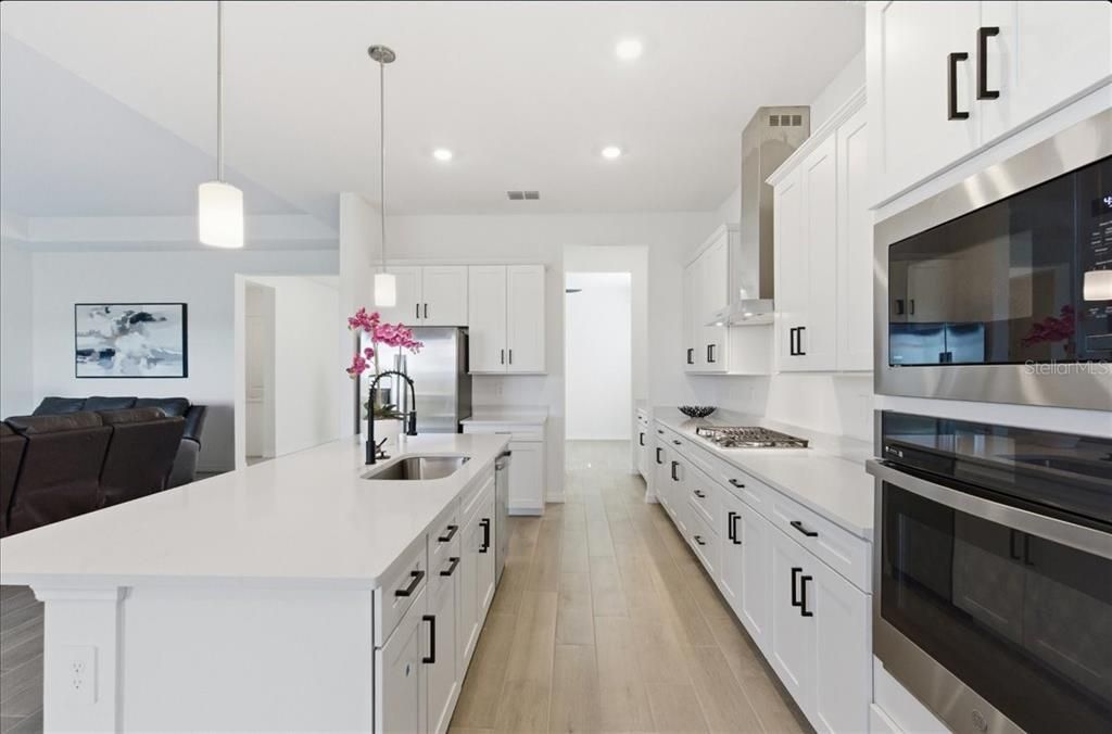 En Renta: $5,800 (4 camas, 3 baños, 2725 Pies cuadrados)