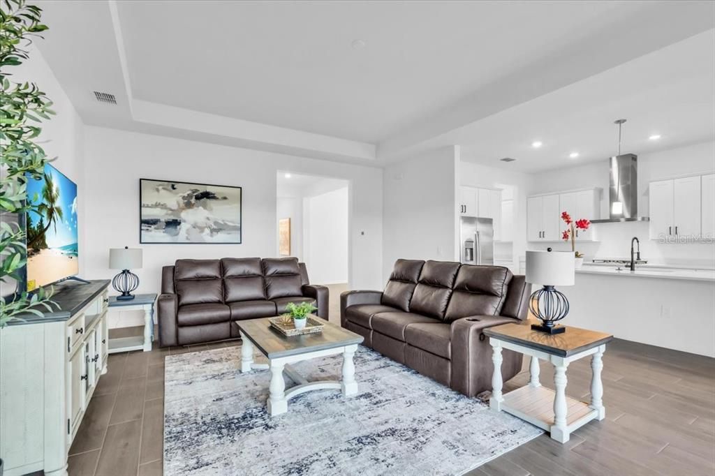 En Renta: $5,800 (4 camas, 3 baños, 2725 Pies cuadrados)