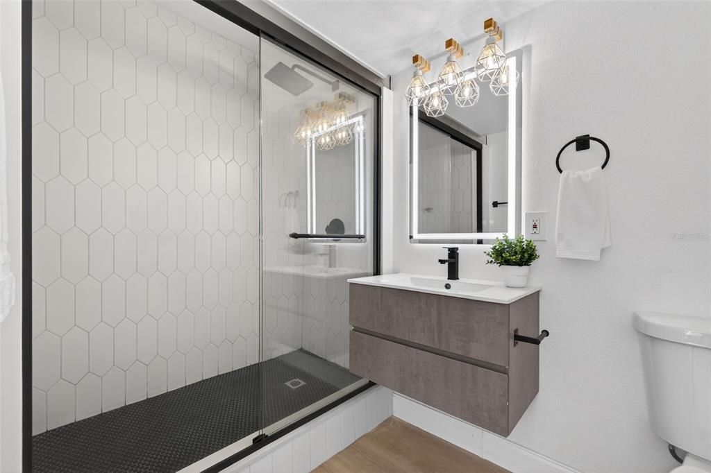 For Sale: $379,900 (3 beds, 2 baths, 1044 Square Feet)