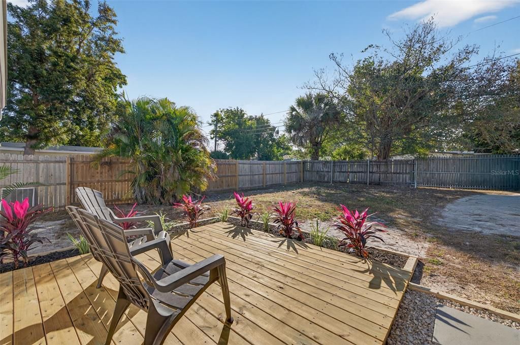 For Sale: $379,900 (3 beds, 2 baths, 1044 Square Feet)