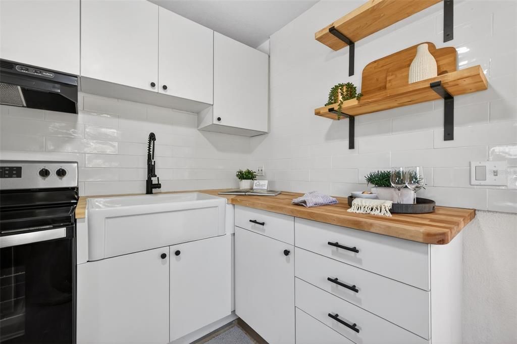 For Sale: $379,900 (3 beds, 2 baths, 1044 Square Feet)