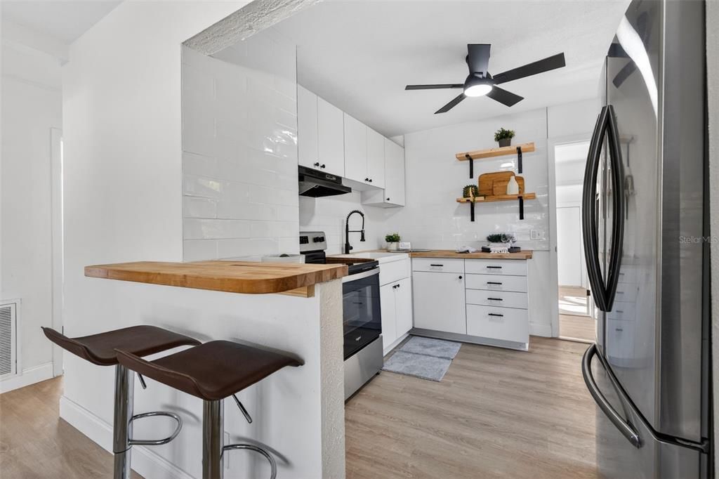 For Sale: $379,900 (3 beds, 2 baths, 1044 Square Feet)