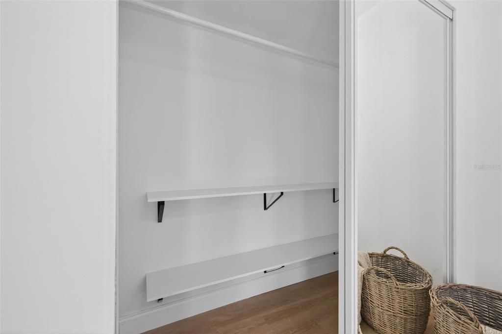 For Sale: $379,900 (3 beds, 2 baths, 1044 Square Feet)