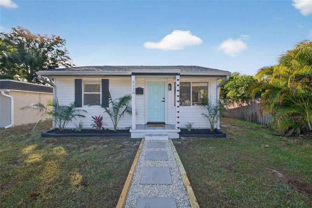For Sale: $379,900 (3 beds, 2 baths, 1044 Square Feet)