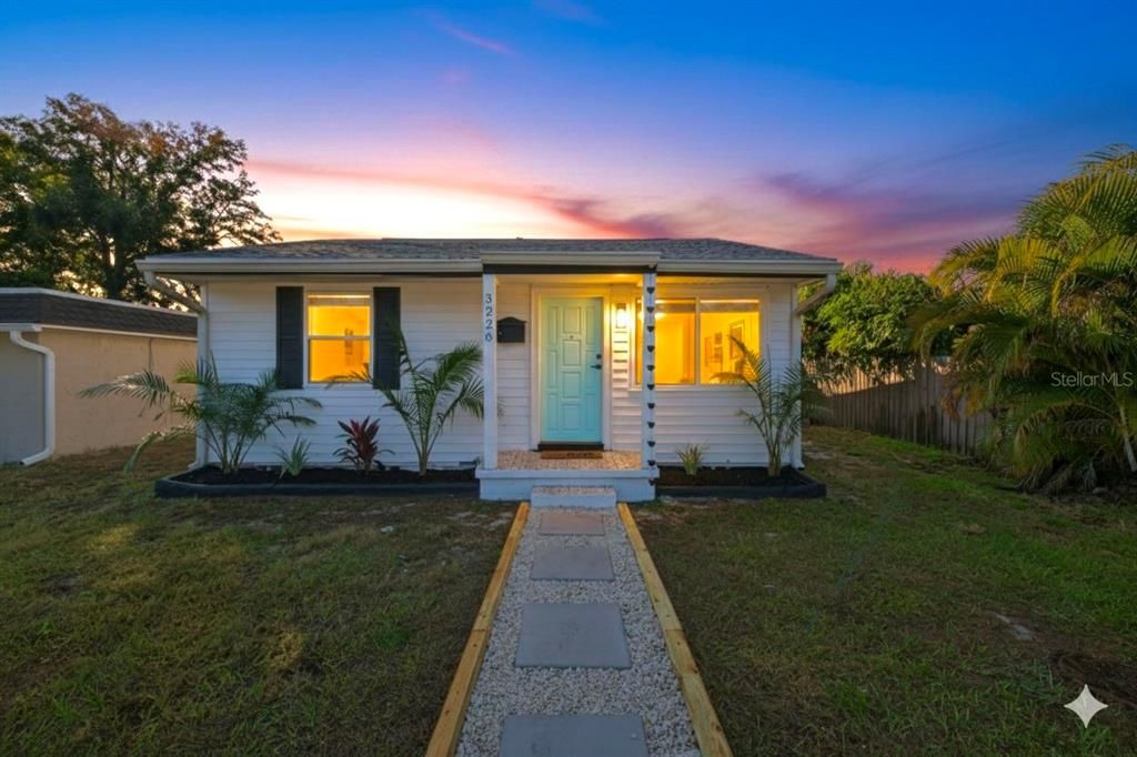 For Sale: $379,900 (3 beds, 2 baths, 1044 Square Feet)