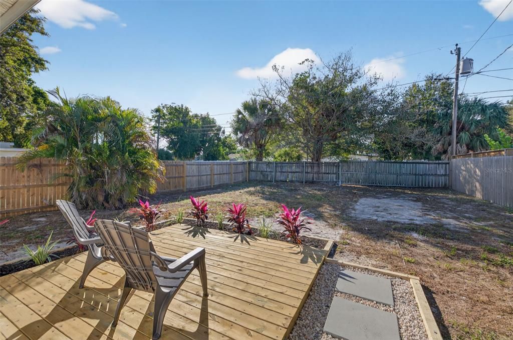 For Sale: $379,900 (3 beds, 2 baths, 1044 Square Feet)