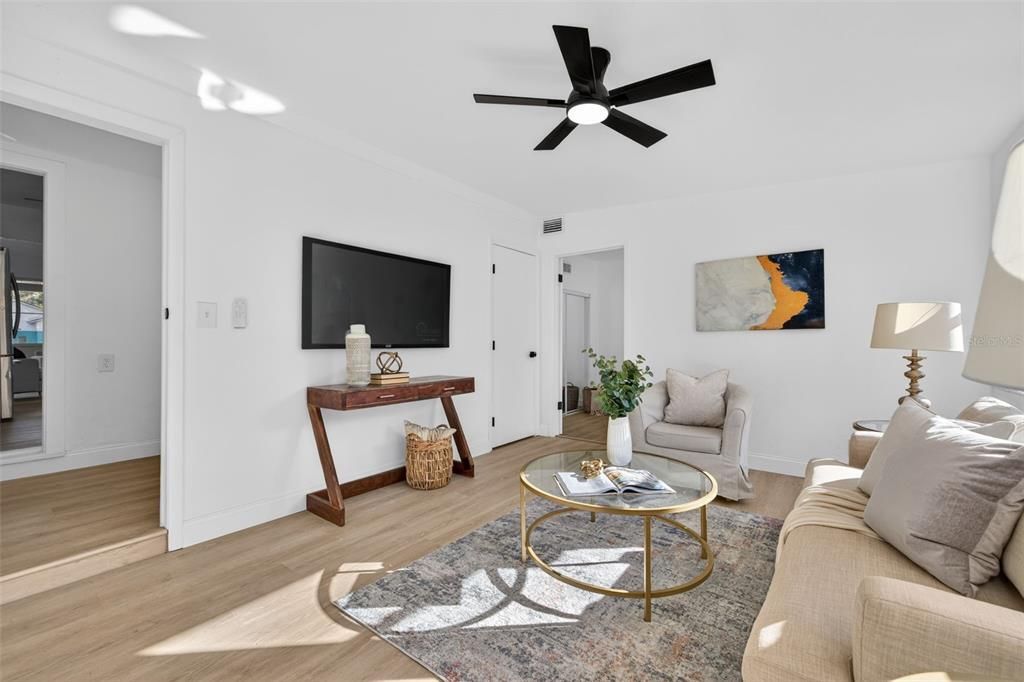 For Sale: $379,900 (3 beds, 2 baths, 1044 Square Feet)