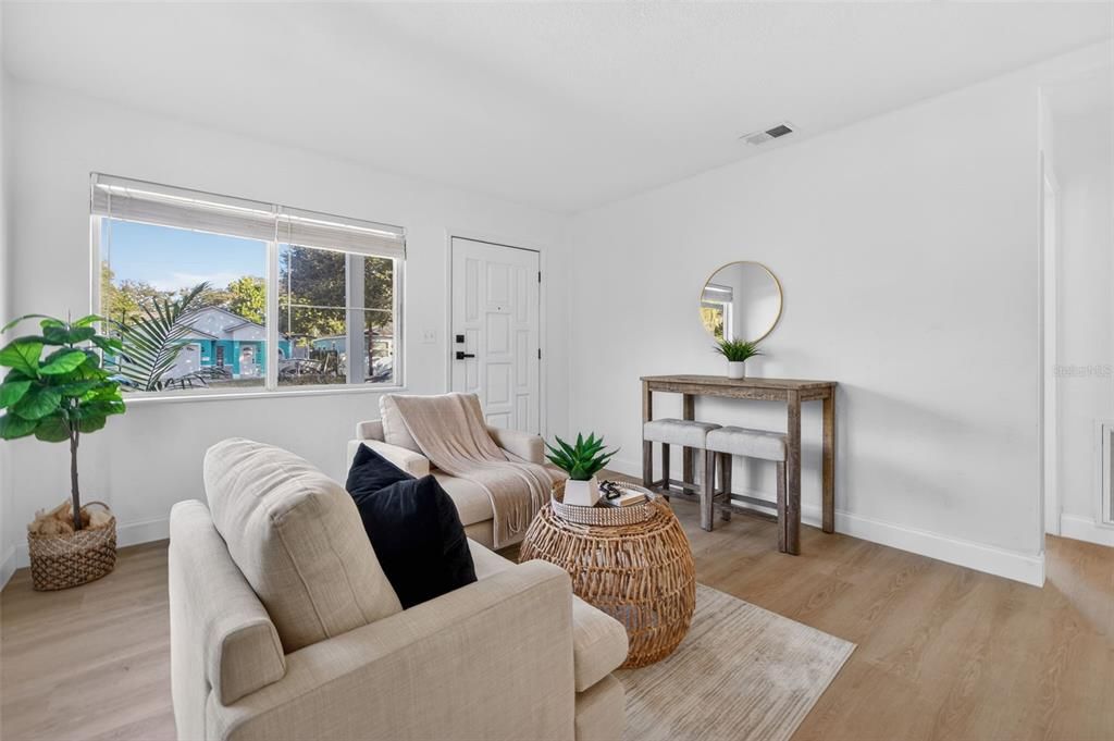 For Sale: $379,900 (3 beds, 2 baths, 1044 Square Feet)