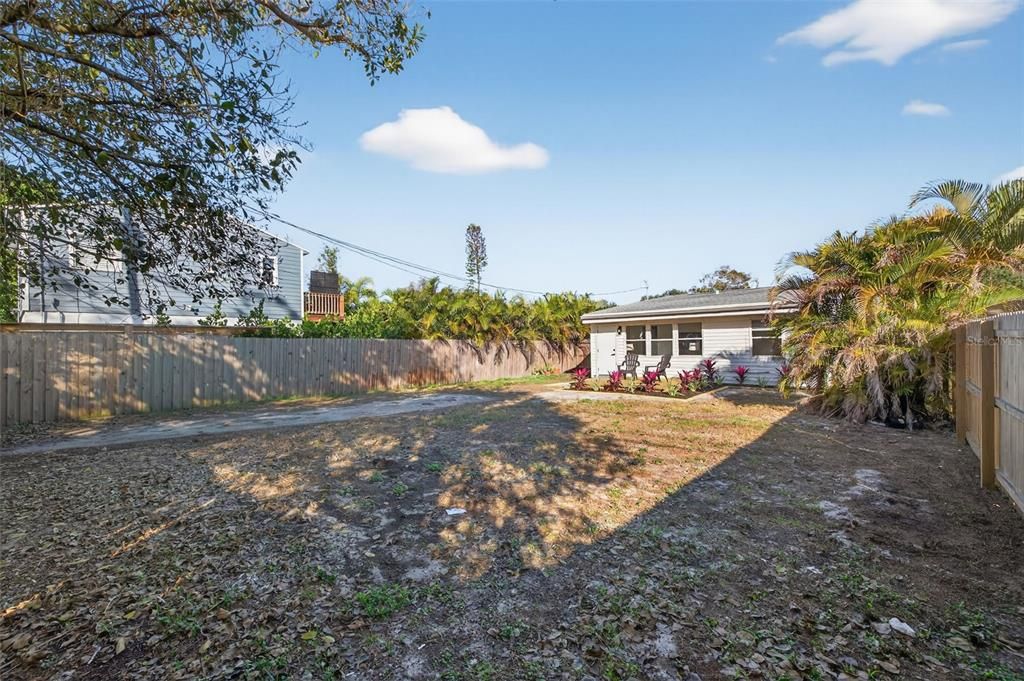 For Sale: $379,900 (3 beds, 2 baths, 1044 Square Feet)