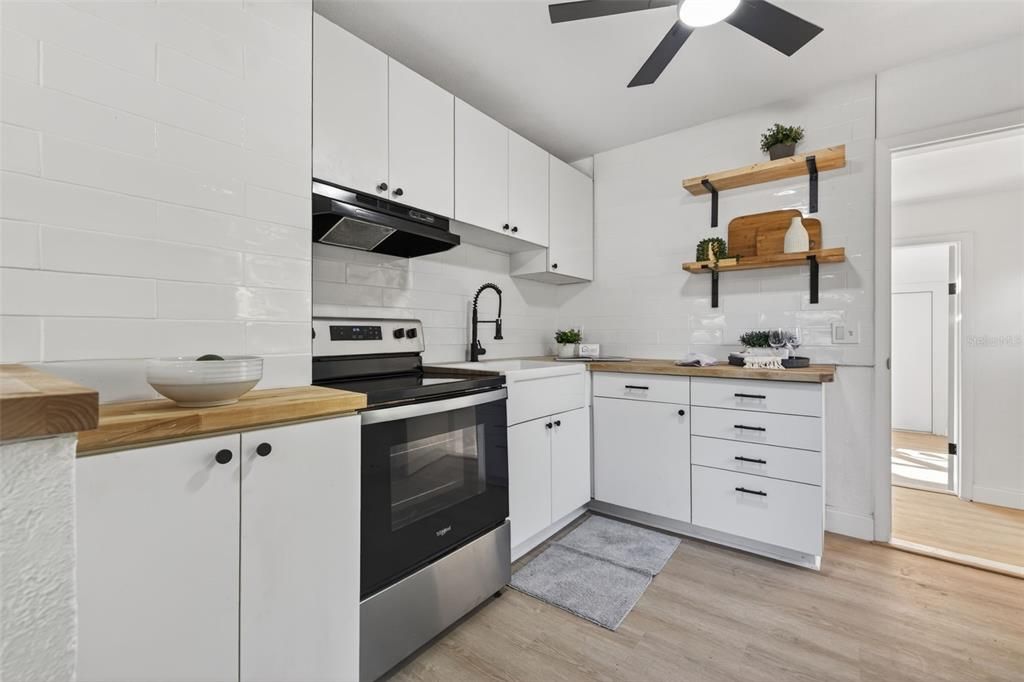 For Sale: $379,900 (3 beds, 2 baths, 1044 Square Feet)