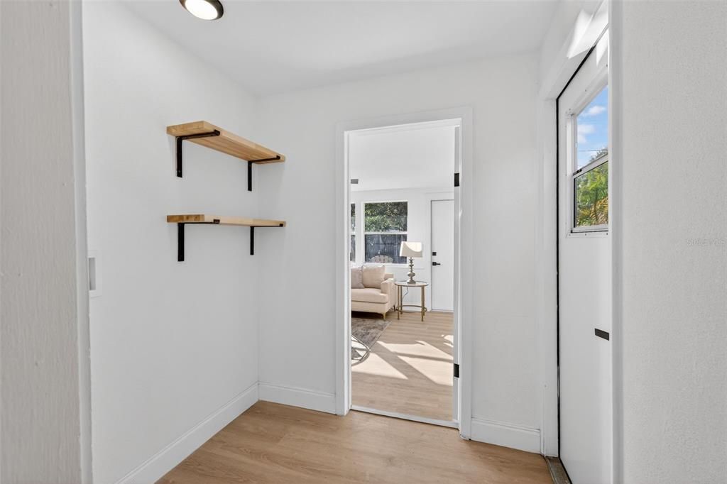 For Sale: $379,900 (3 beds, 2 baths, 1044 Square Feet)