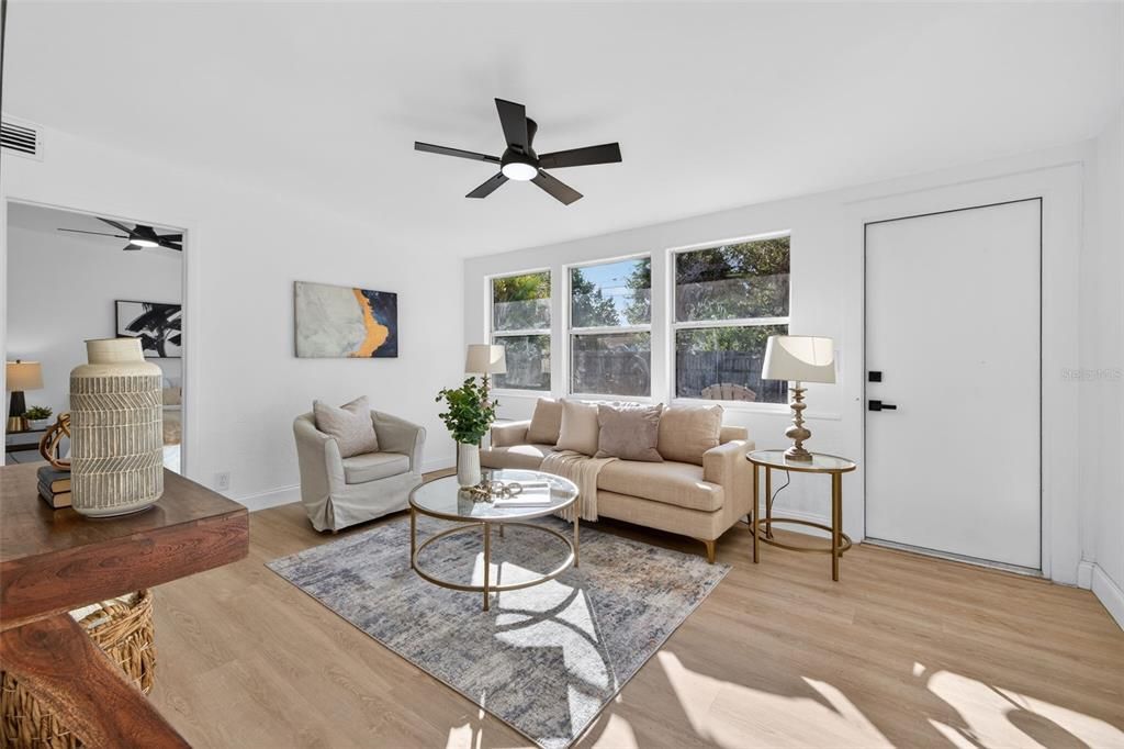 For Sale: $379,900 (3 beds, 2 baths, 1044 Square Feet)