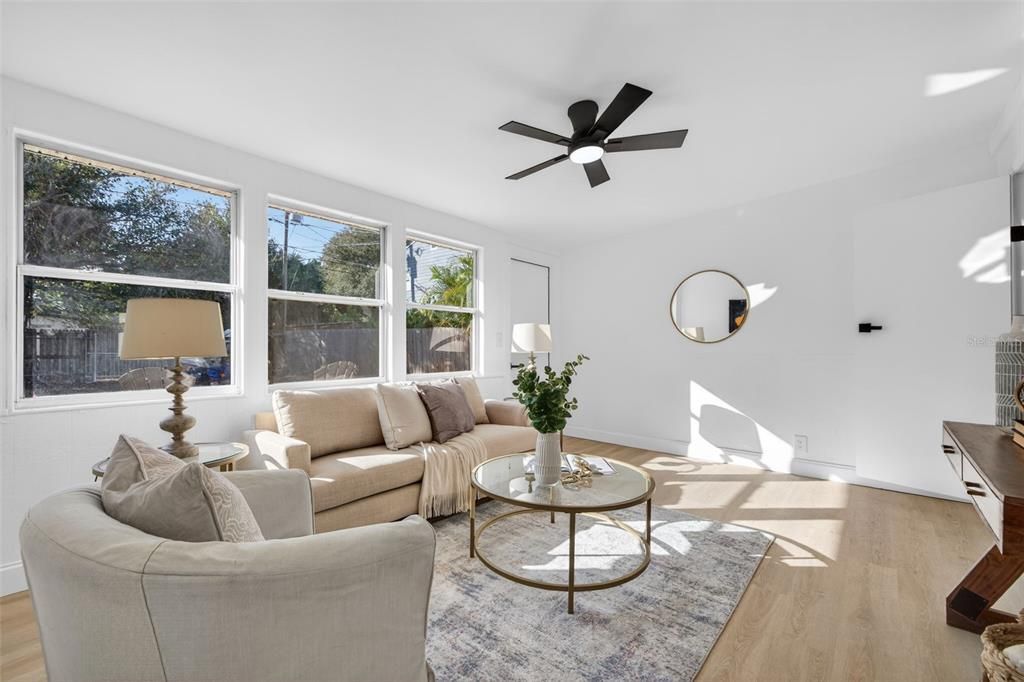 For Sale: $379,900 (3 beds, 2 baths, 1044 Square Feet)